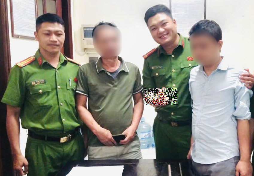 Công an phường Hồng Hà thuyết phục một người từ bỏ ý định tiêu cực