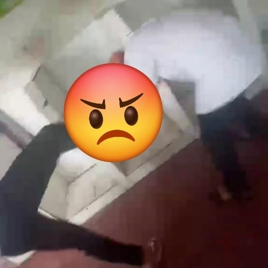 Xử lý nhóm học sinh lôi bạn vào nhà vệ sinh để "nói chuyện"