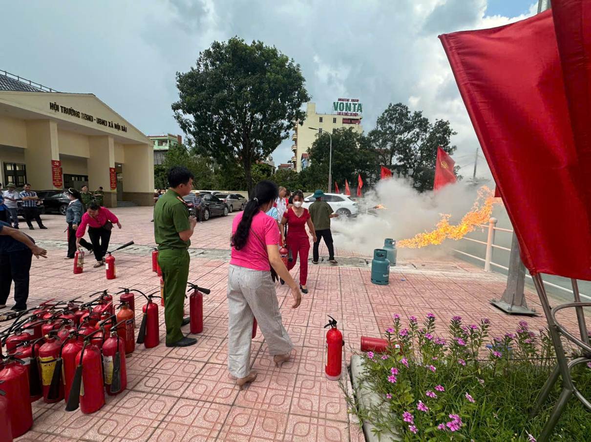 Ngăn chặn từ sớm, từ xa các nguy cơ cháy, nổ và các vụ việc liên quan vũ khí, vật liệu nổ