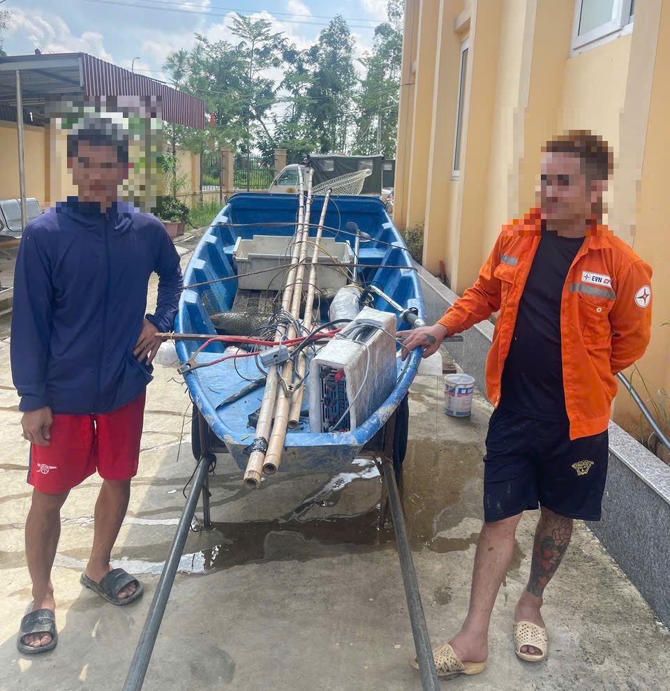 Công an xã Kim Anh xử phạt 2 trường hợp sử dụng kích điện khai thác thủy sản trái phép