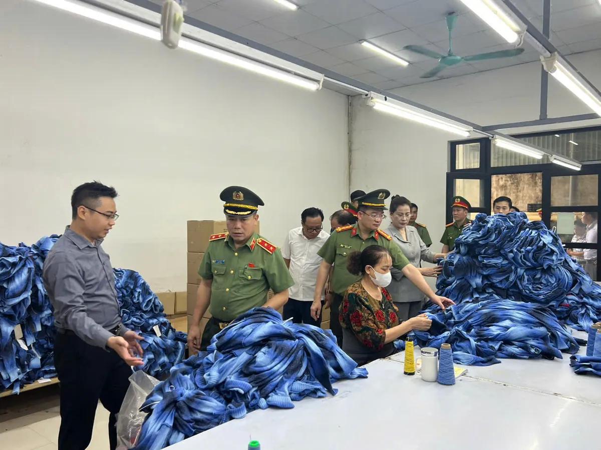 Công an Hà Nội tấn công mạnh hàng giả, hàng nhái, đảm bảo quyền lợi người tiêu dùng