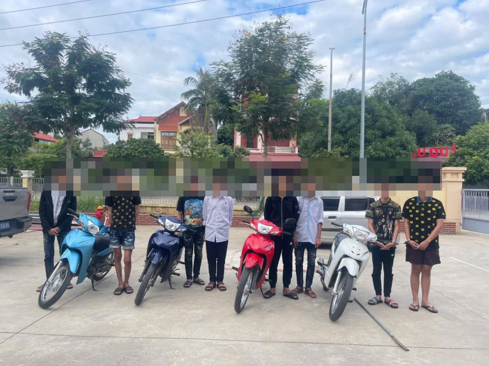 Tạm giữ 5 đối tượng mang hung khí gây rối trật tự công cộng