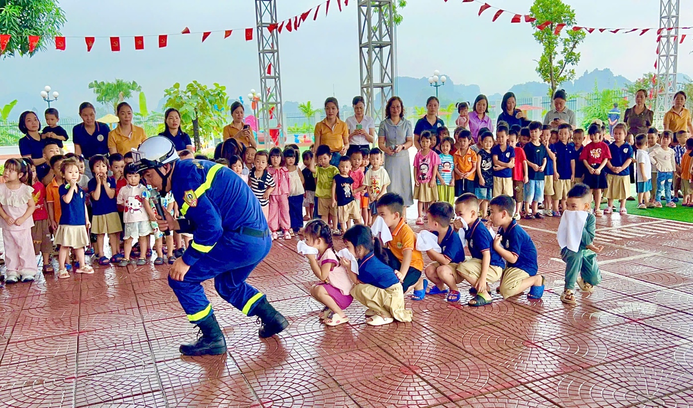 Huấn luyện kỹ năng thoát nạn trong môi trường khói, khí phức tạp