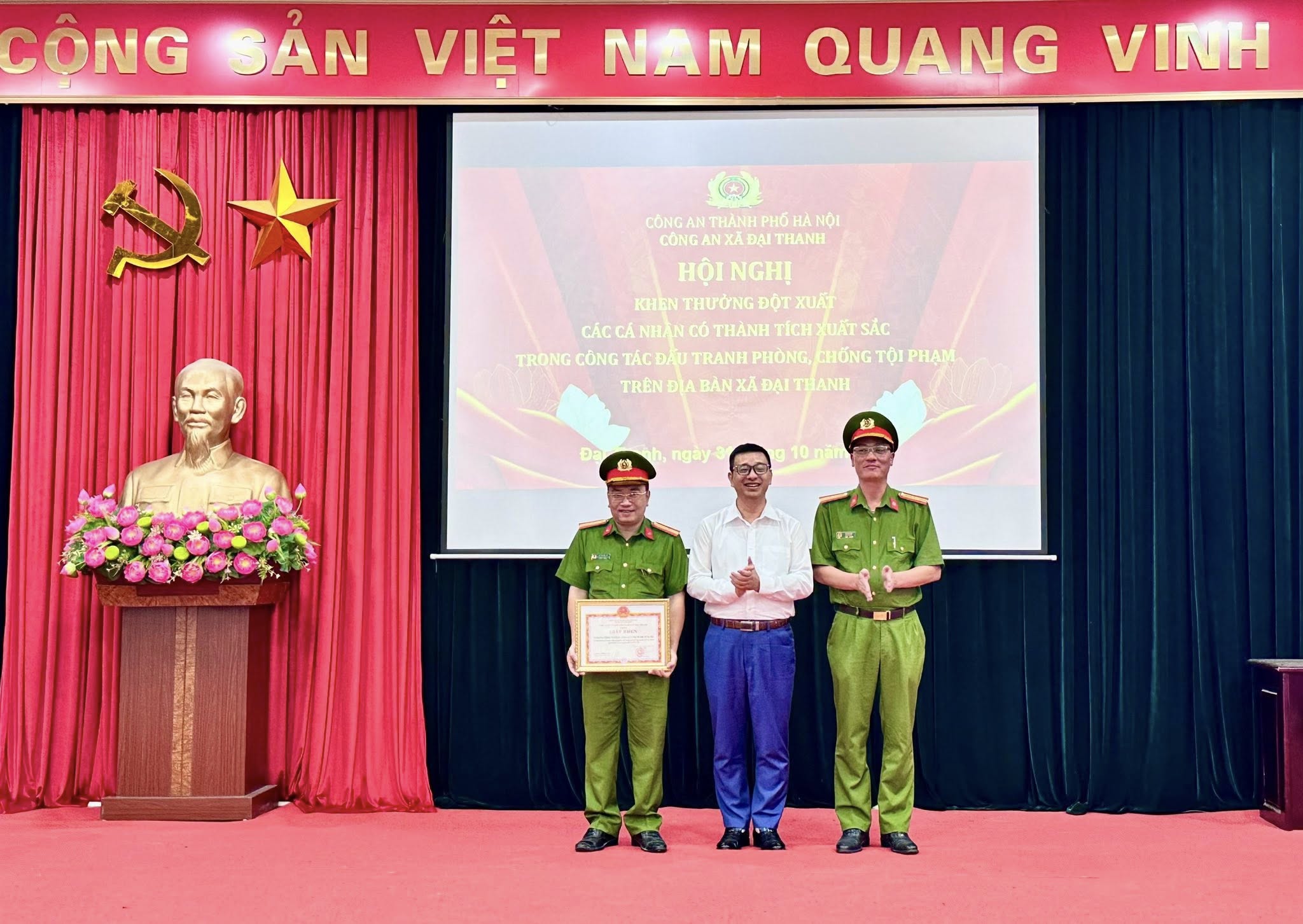 Khen thưởng đột xuất Công an xã Đại Thanh