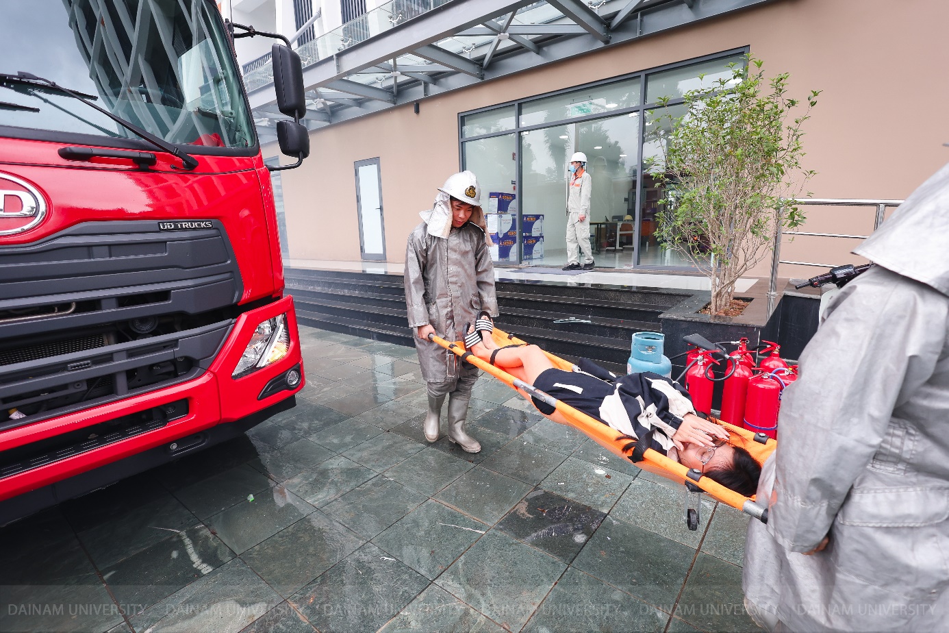 Diễn tập phòng cháy và cứu nạn, cứu hộ tại Trường Đại học Đại Nam