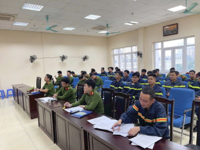 Thi đua gắn với nhiệm vụ chuyên môn, xây dựng đơn vị kiểu mẫu