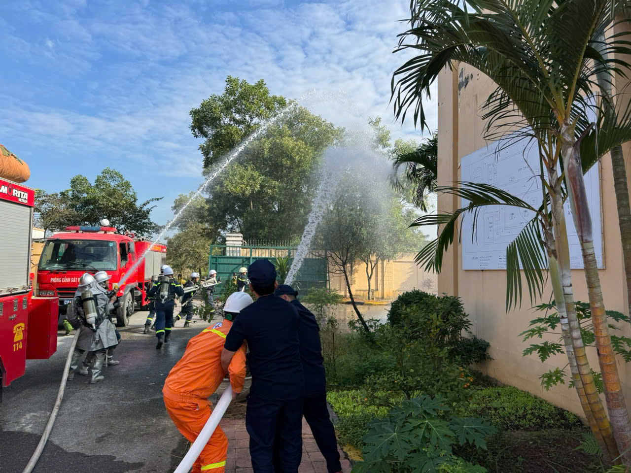 Thực tập phương án chữa cháy, cứu nạn tại Trạm biến áp 220kV