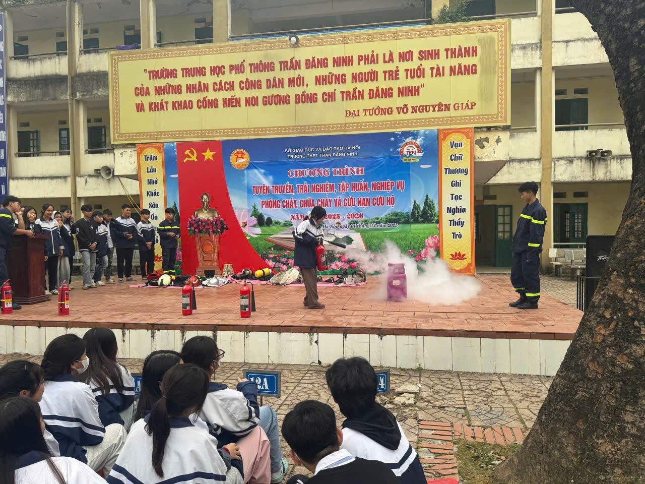 Hơn 1.600 học sinh trải nghiệm thoát nạn trong hỏa hoạn