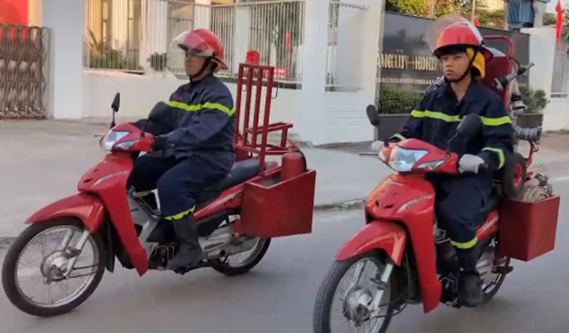 Xe mô tô chữa cháy tiếp cận ngõ nhỏ hiệu quả nhất