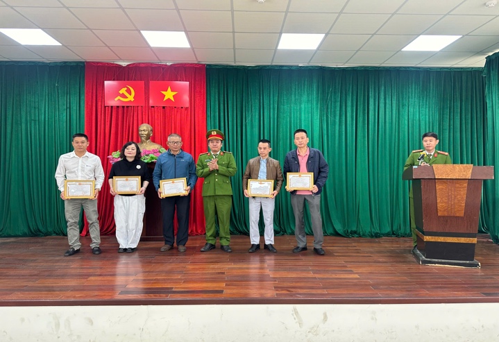 Tuyên dương điển hình tiên tiến và trao giải cuộc thi tìm hiểu pháp luật về phòng cháy, chữa cháy