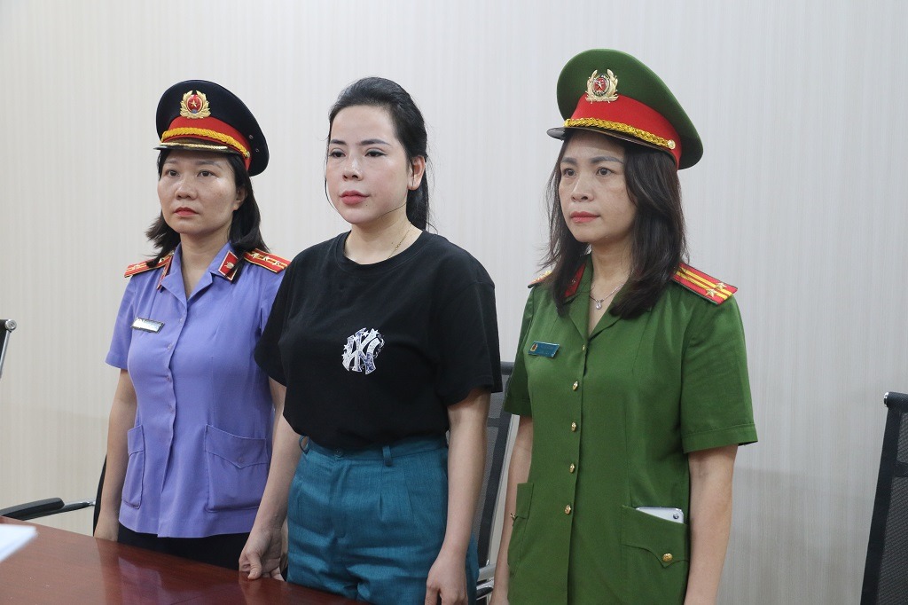 Giả danh bác sĩ ‘khám bệnh miễn phí’ để bán thực phẩm chức năng cho cả nghìn người nghèo