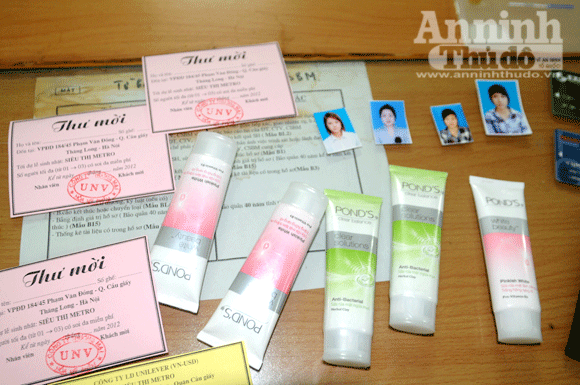 Bắt 4 đối tượng làm giả phiếu tặng quà siêu thị