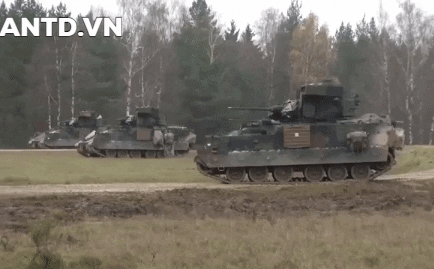 [ẢNH] Mỹ gấp rút đưa M2 Bradley tới Syria để ‘đè bẹp’ BTR-82A Nga