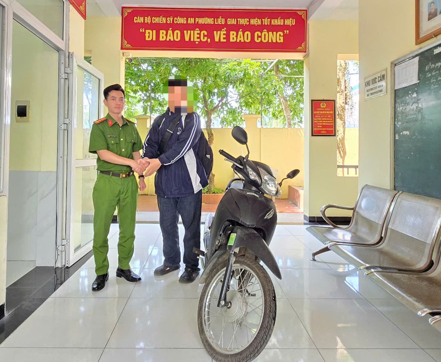 Nhanh chóng bắt giữ đối tượng trộm cắp xe máy, trao trả tài sản cho bị hại