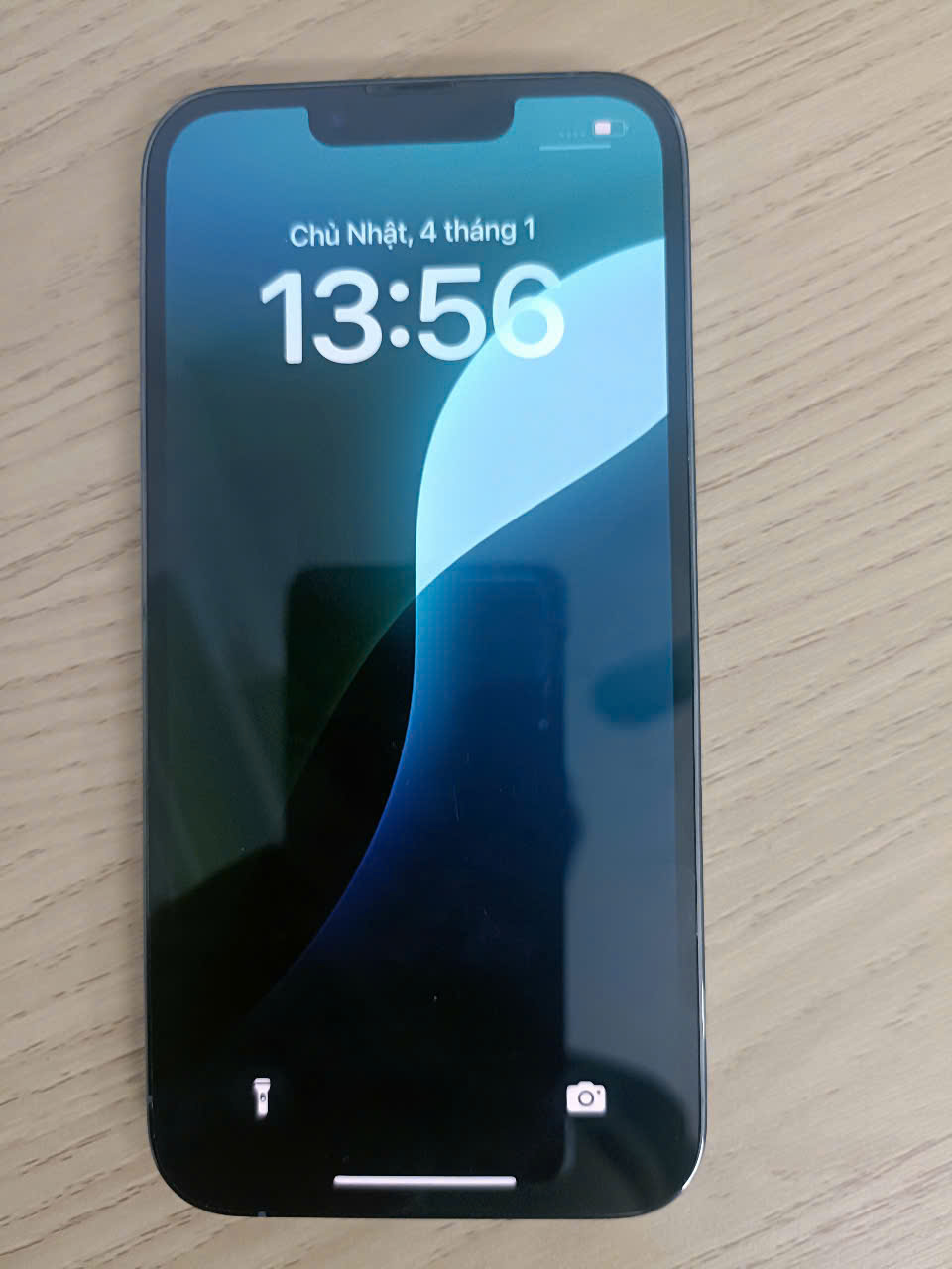 Tìm chủ sở hữu 2 chiếc điện thoại iPhone 13 Pro max bị cướp giật trên phố Vĩnh Hưng