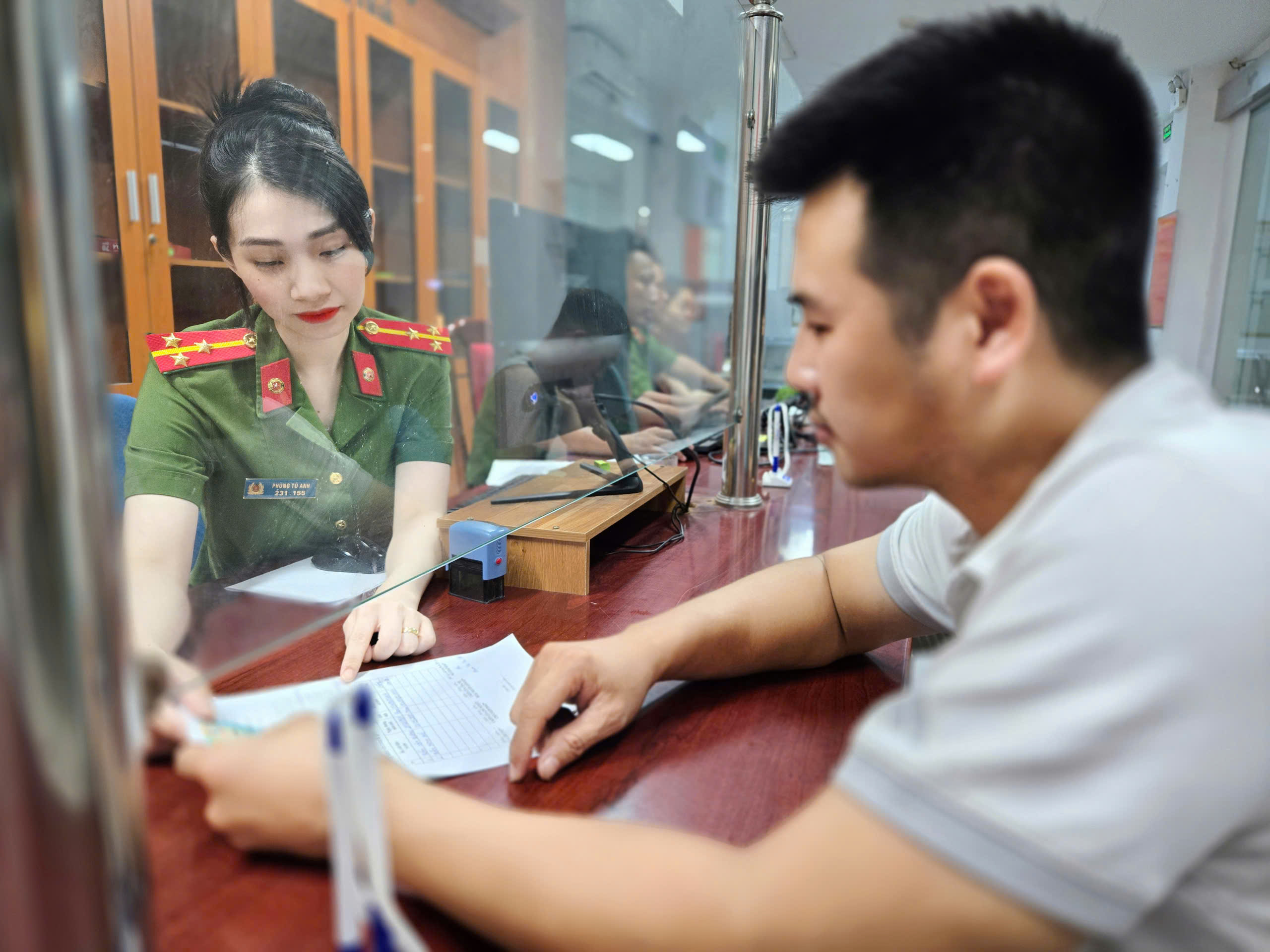 “Ca tối” phục vụ dân - mô hình mới từ Công an phường Ngọc Hà