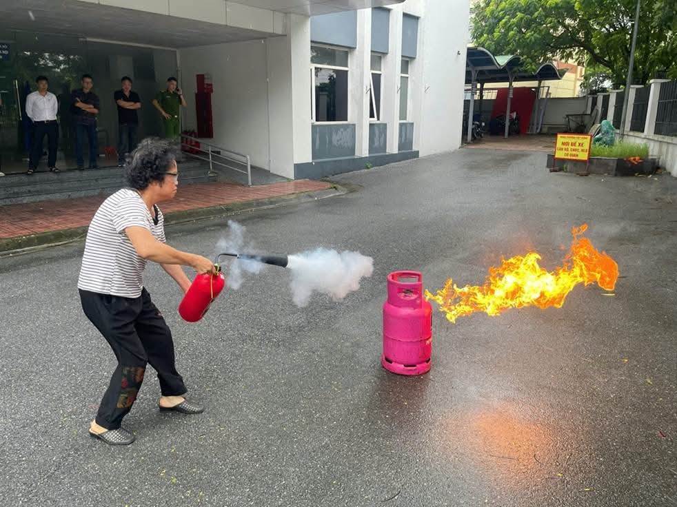 Nhiều hoạt động thiết thực hưởng ứng ngày toàn dân phòng cháy, chữa cháy tại phường Việt Hưng