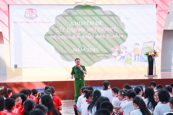 Tuyên truyền sử dụng internet, mạng xã hội an toàn cho học sinh