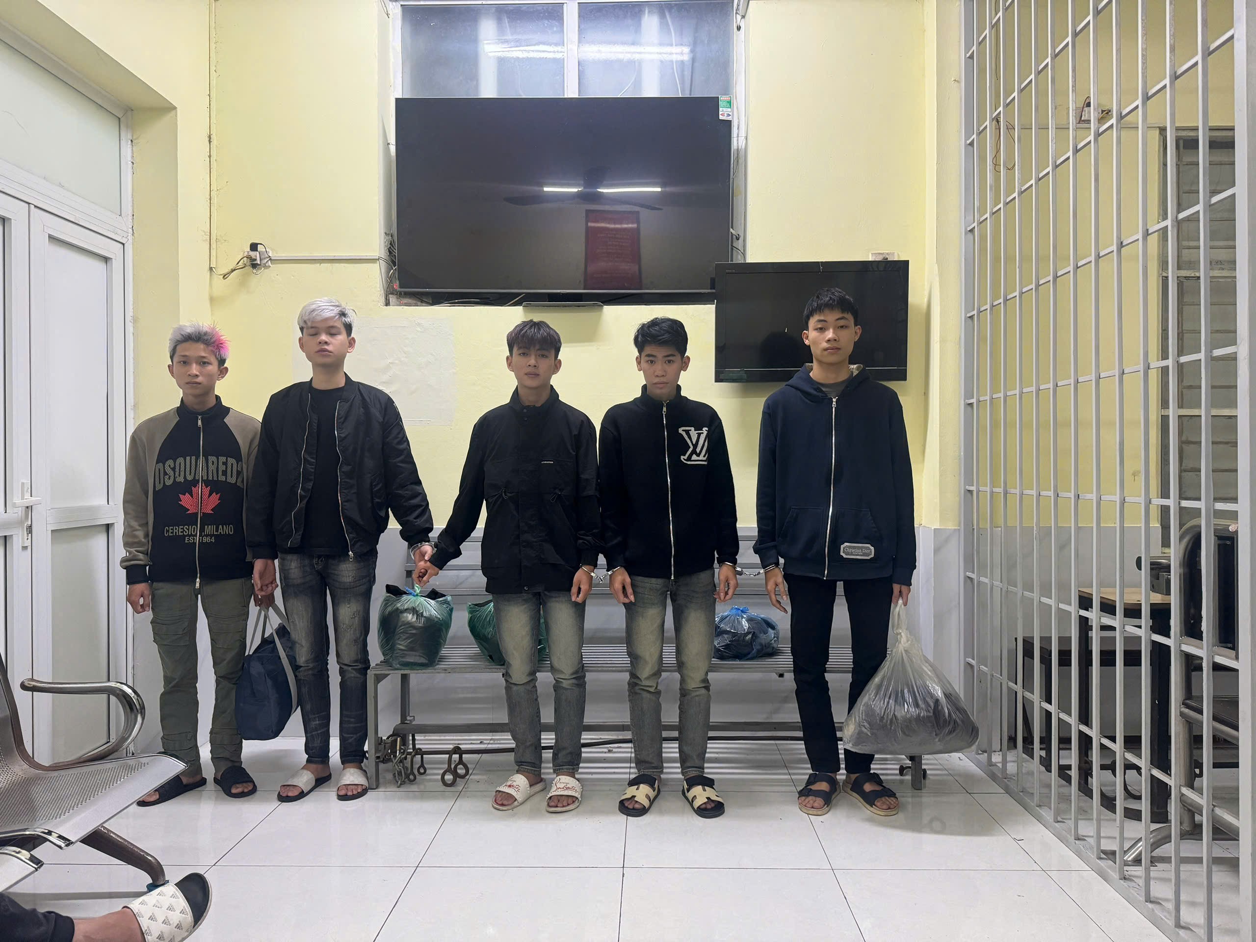 Phát hiện nhóm thanh niên thuê trọ bán “Pod” chứa ma túy