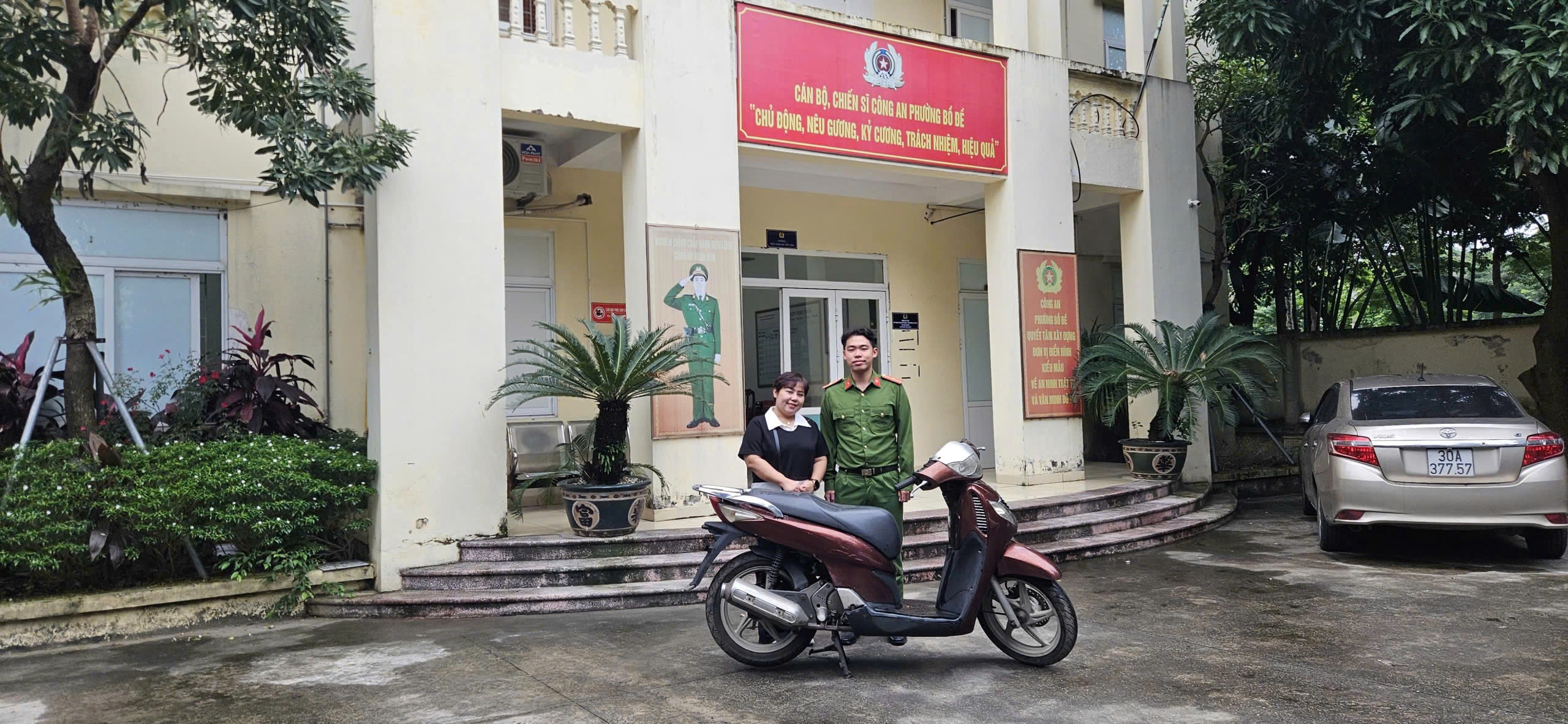 Trao trả chiếc xe SH cho chủ sở hữu sau 17 năm thất lạc