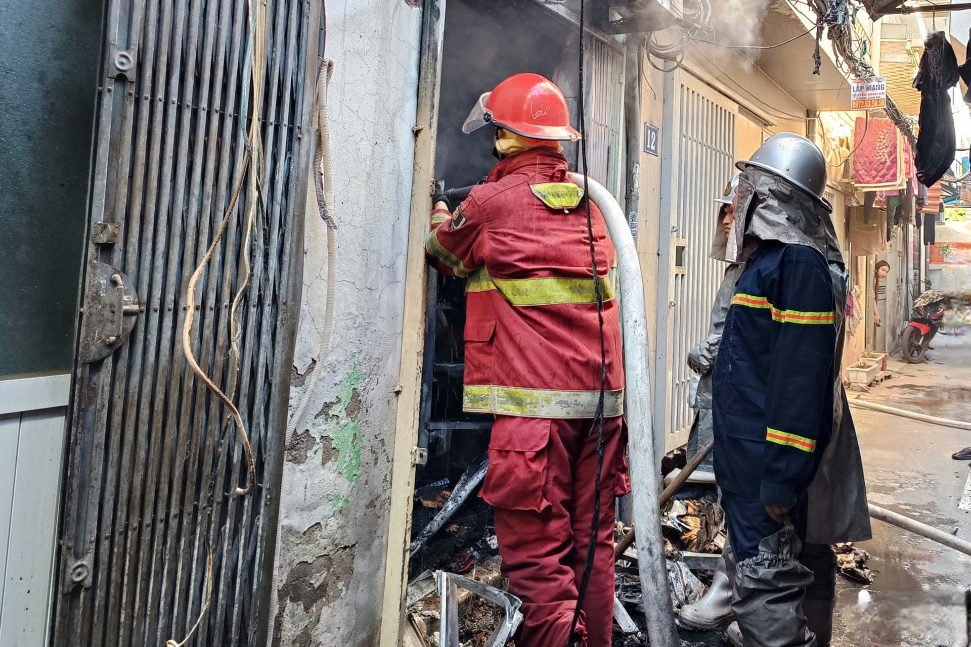 Cháy nhà trong ngõ sâu ở Lĩnh Nam, 1 người đàn ông thoát nạn