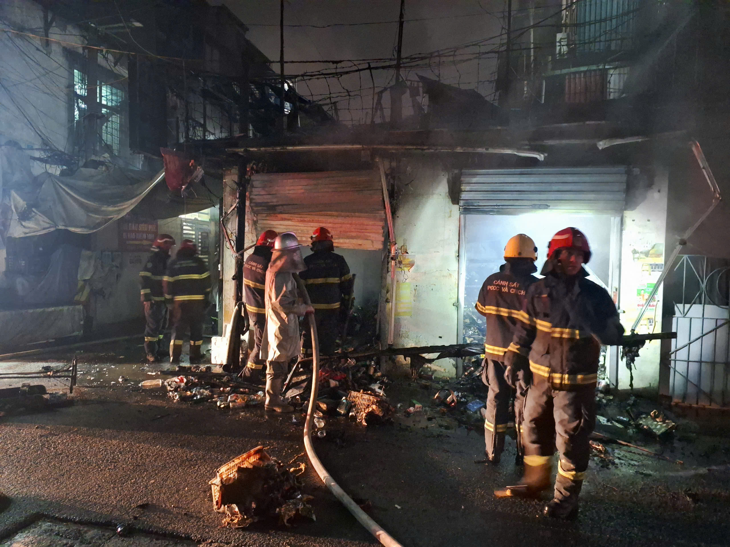 “Bẫy" cháy, nổ từ cửa hàng tạp hóa kiêm kho hàng trong nhà ống