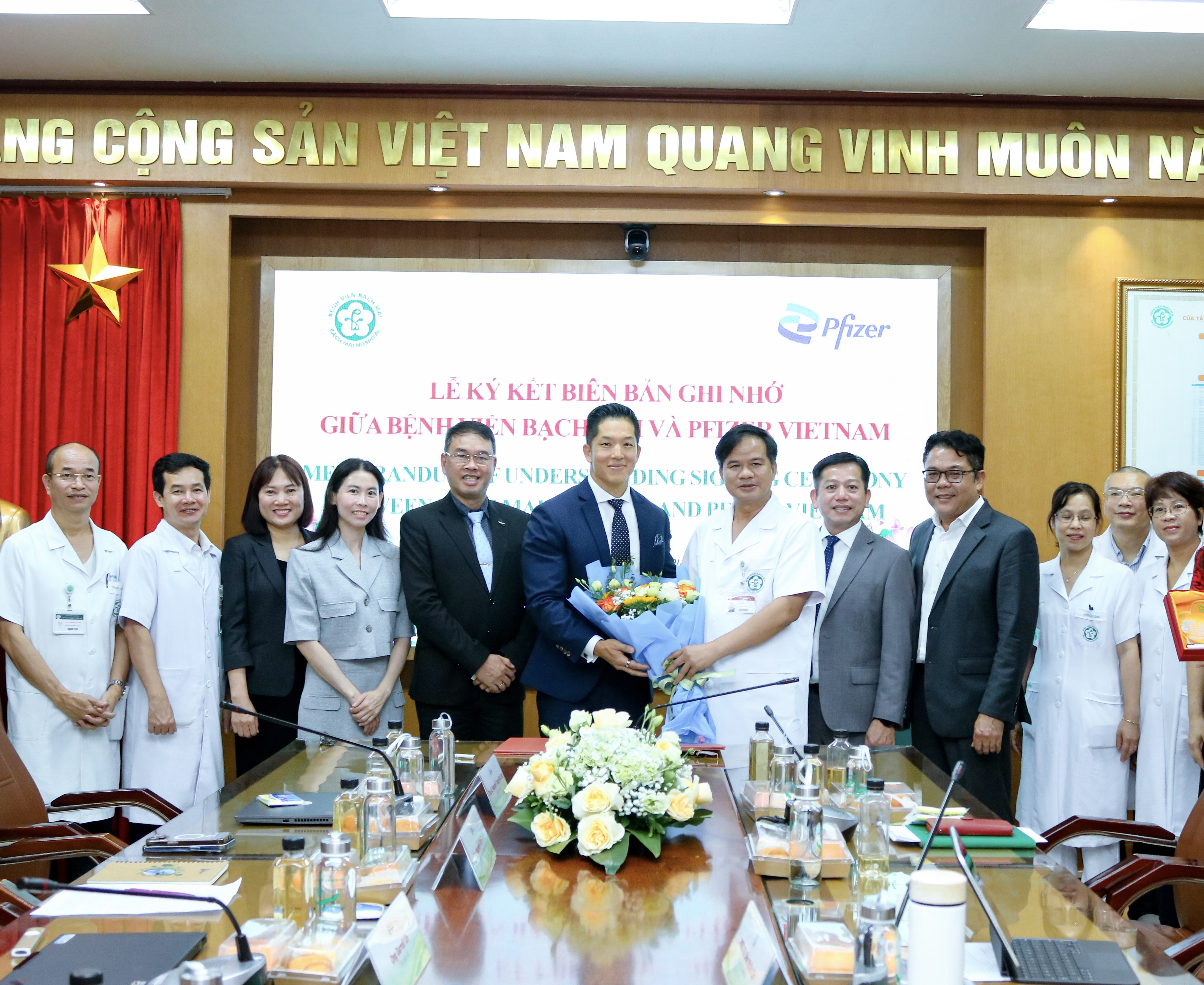 Pfizer Việt Nam và Bệnh viện Bạch Mai hợp tác nâng cao năng lực chăm sóc sức khỏe