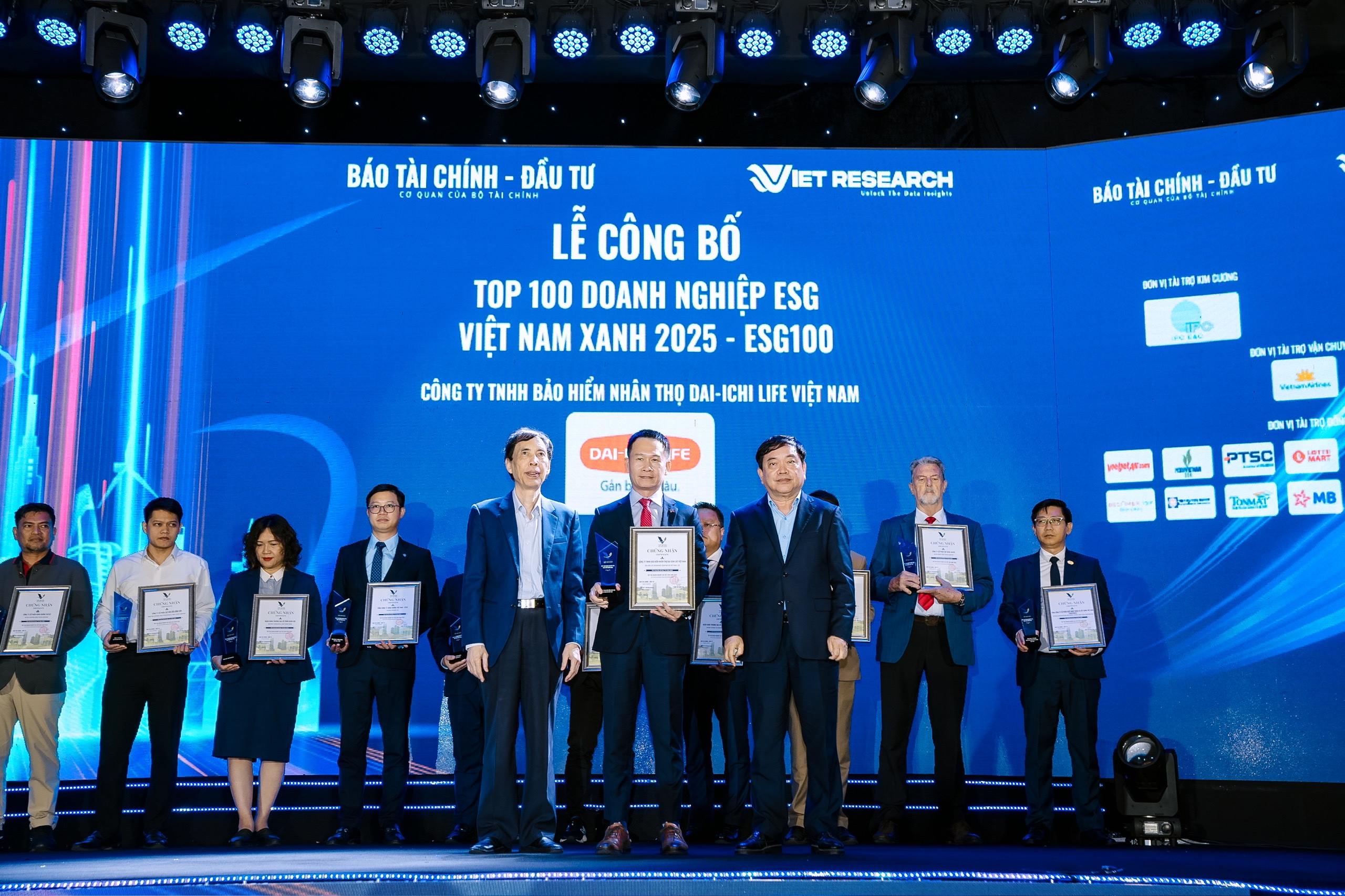 Dai-ichi Life Việt Nam nhận ba giải thưởng uy tín tại Vietnam Summit 2025