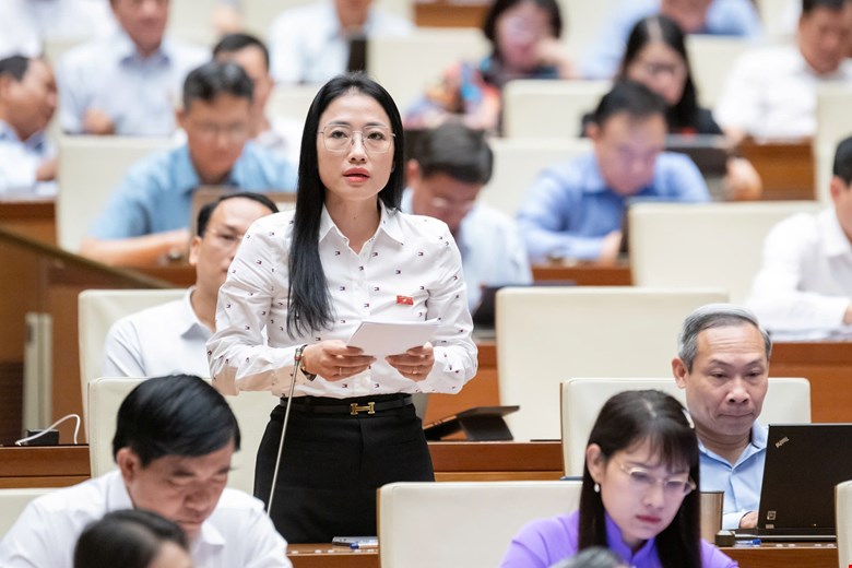 Đại biểu Quốc hội: Không thể quy hoàn toàn trách nhiệm ép buộc học thêm cho giáo viên