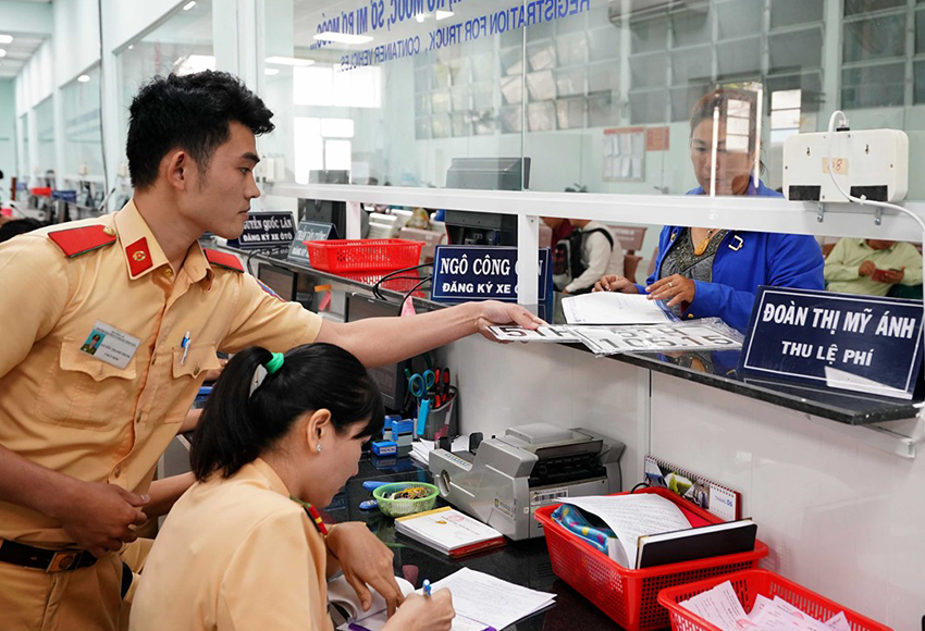 Thay đổi mạnh mức thu lệ phí cấp đăng ký, biển số ô tô, xe máy tại nhiều địa phương