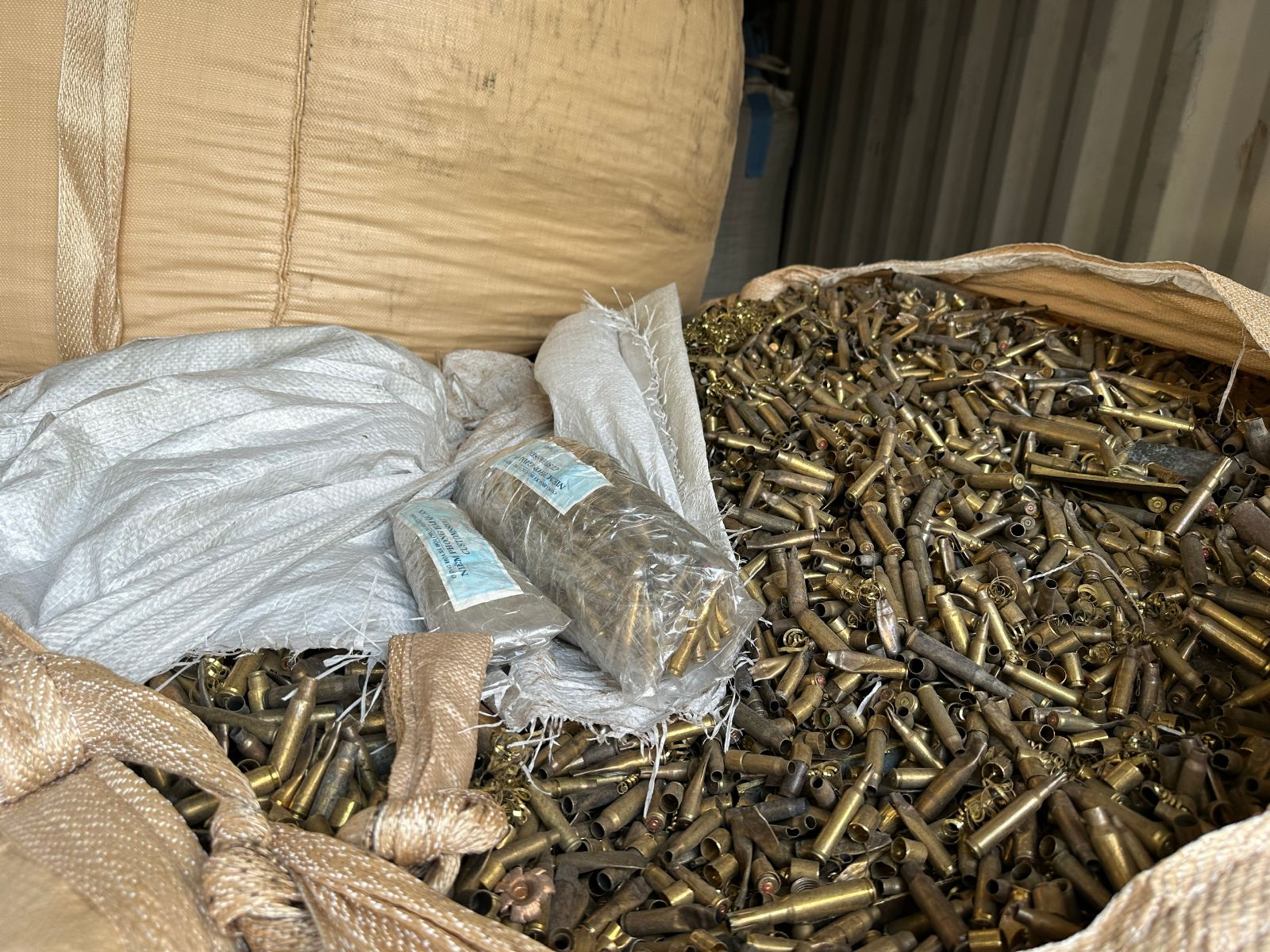 Phát hiện hơn 25 tấn vỏ đạn quân dụng nhập khẩu trái phép vào Việt Nam