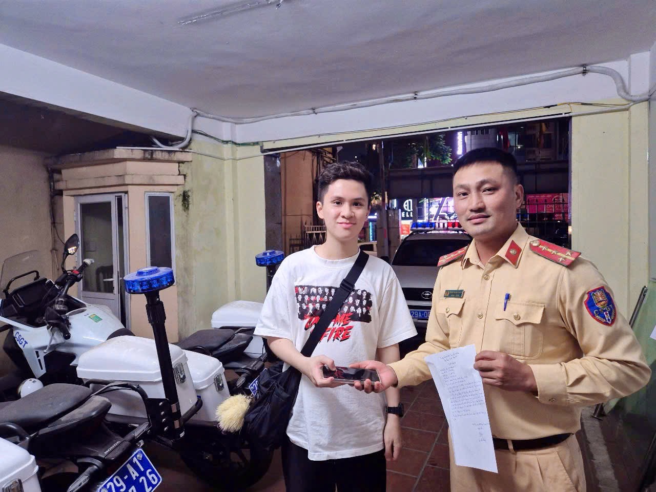 Người phụ nữ có hành động ý nghĩa sau khi nhặt được tài sản giá trị trên đường Hoàng Minh Giám