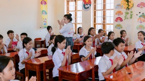 Công ty TNHH Truyền thông và Giải trí F168 gieo mầm yêu thương đến các em học sinh