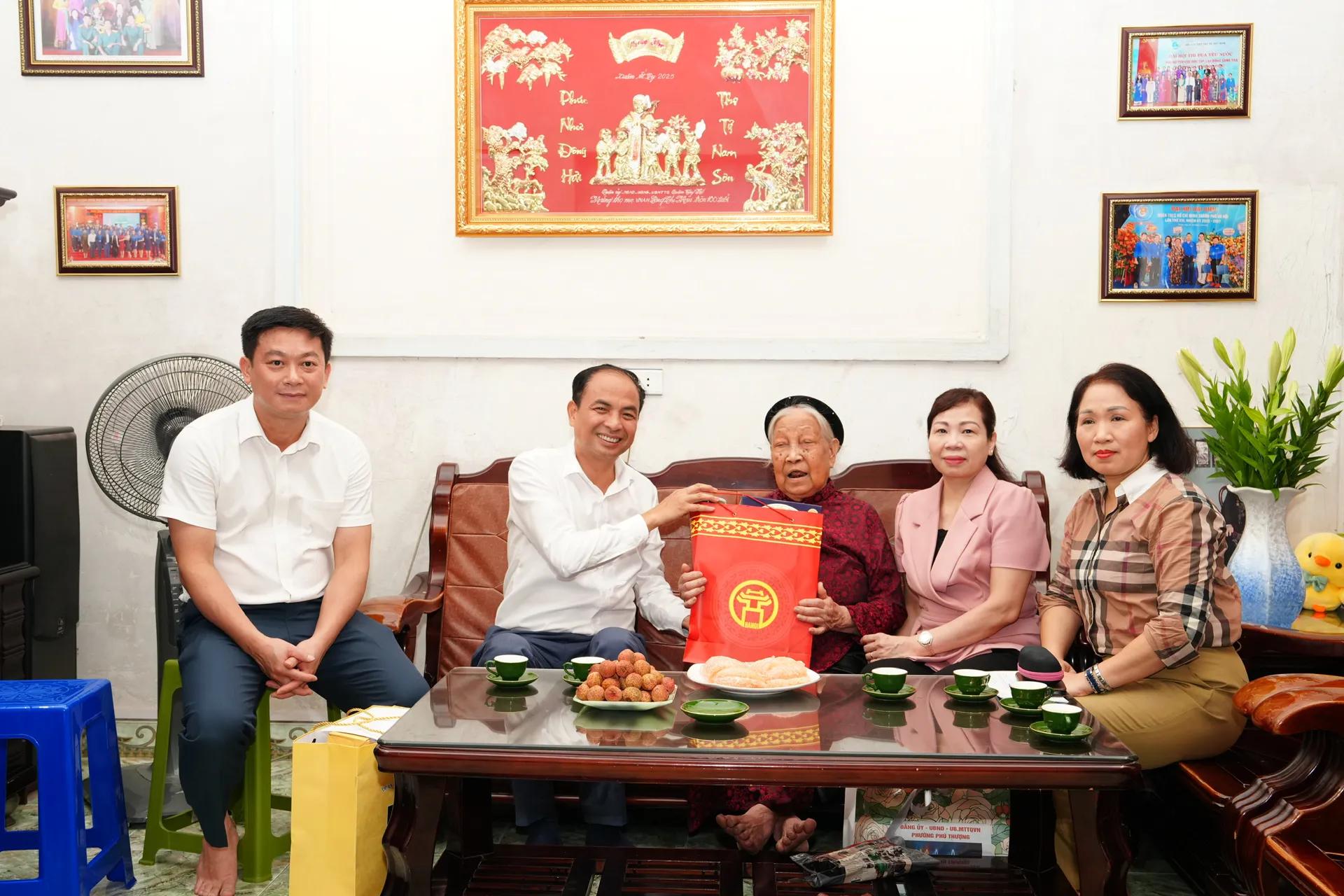 Quận Tây Hồ: Luôn chú trọng, tri ân công lao và sự hy sinh của các thế hệ cha anh