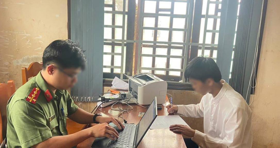 Khởi tố vụ nam học sinh sử dụng thiết bị công nghệ để gian lận bài thi môn ngữ văn