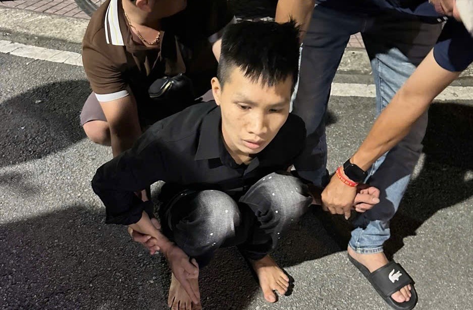 Cuộc hẹn lúc nửa khuya của 'Trái Tim Băng Giá' và 'Lạc Trôi'