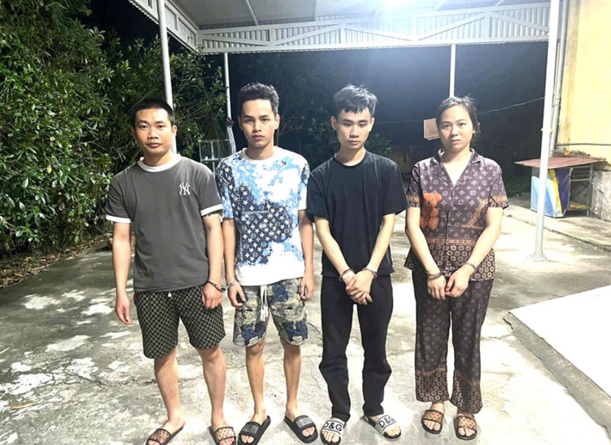 Cô gái trẻ trong ổ nhóm tổ chức sử dụng ma tuý, tàng trữ vũ khí quân dụng