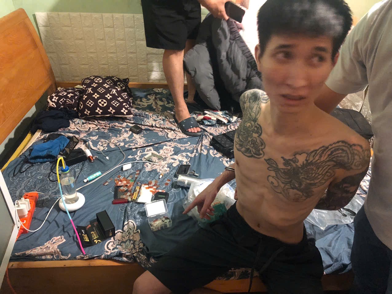 Bắt ổ nhóm phạm tội về ma túy trong khu căn hộ cao cấp ở Gia Lâm, thu nhiều súng đạn