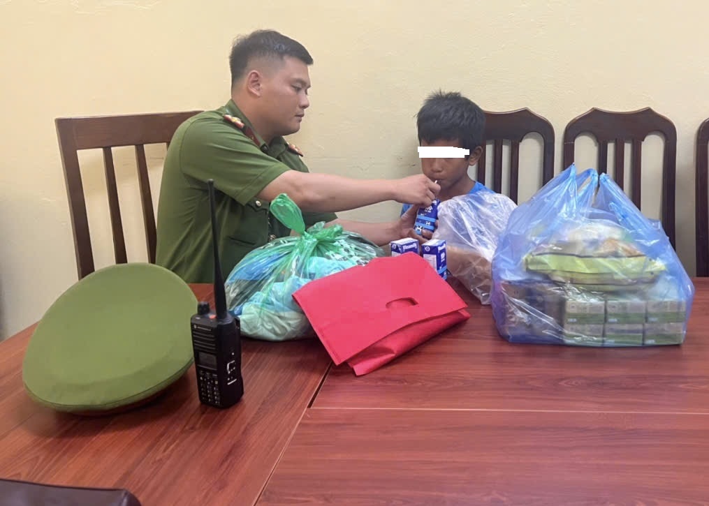 Kỷ niệm đẹp của cậu bé 13 tuổi lang thang về Hà Nội xin việc làm...