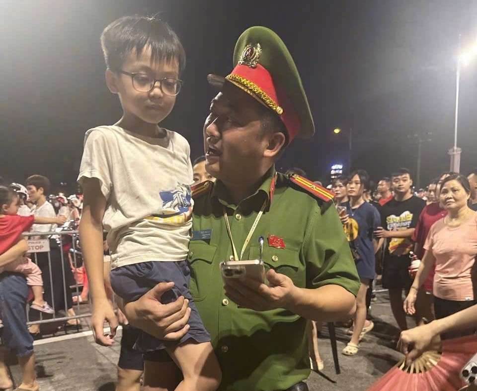 'Trải nghiệm' khó quên của bé trai 10 tuổi tại sự kiện A80, tối 27-8