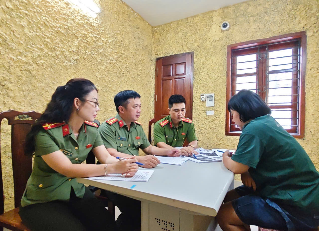 Bắt người phụ nữ lừa đảo bán vé xem diễu binh sự kiện A80