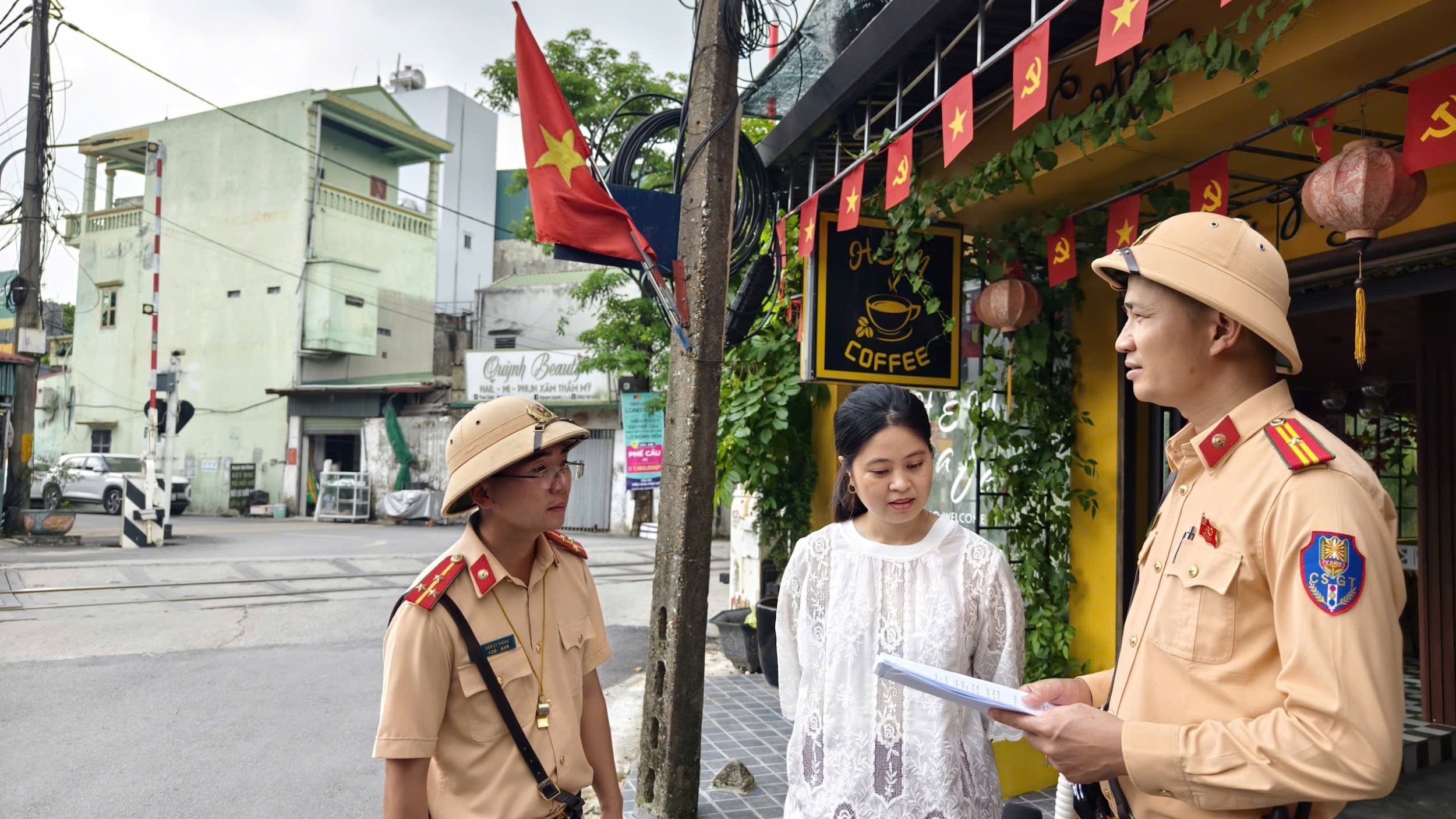 Bảo đảm an toàn đường sắt cho các em học sinh