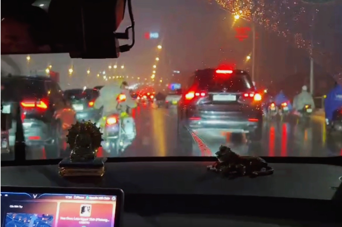 Phút sinh tử của người phụ nữ tại ngã tư Đàm Quang Trung – Cổ Linh