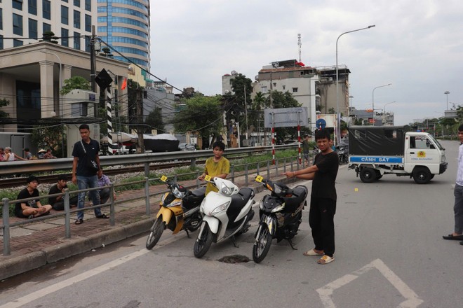 Nhóm thanh thiếu niên lêu lổng bị bắt nạt, hùa nhau trả thù cướp xe máy giữa đêm khuya
