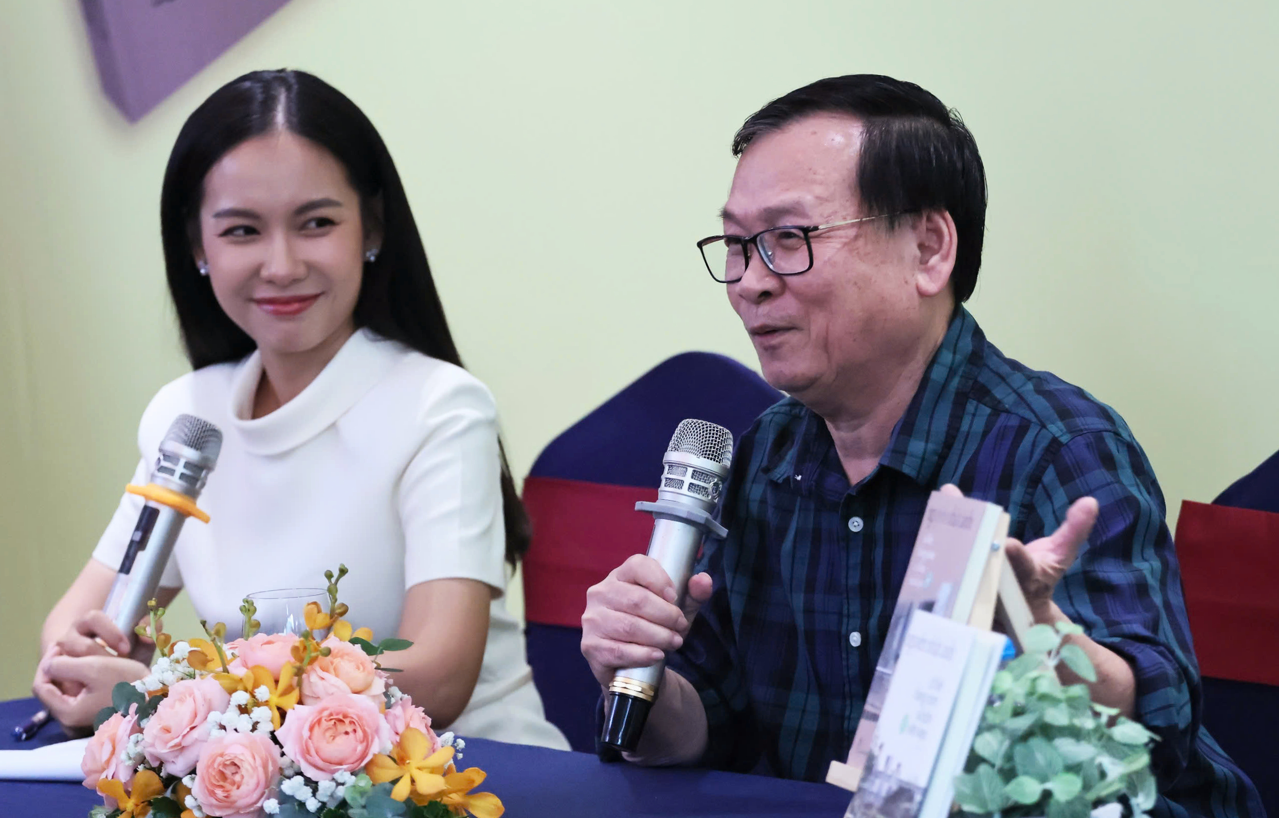 “Cô bé hàng xóm và bốn viên kẹo”: Khơi mở tình yêu sáng tác thơ văn cho tuổi mới lớn