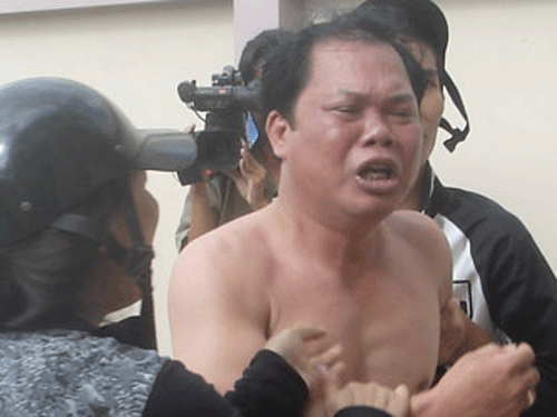 Tạm giữ Phó trưởng phòng Tư pháp "quậy" từng bừng vì say