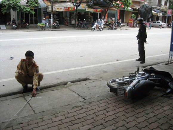 Liều lĩnh tông xe vào cảnh sát cơ động ảnh 1 Liều lĩnh tông xe vào cảnh sát cơ động ảnh 1