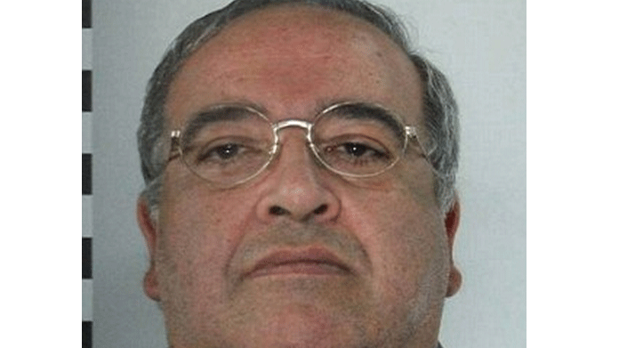 Bác sĩ phụ khoa lừa nuôi hộ con rồi bán lấy tiền đánh bạc