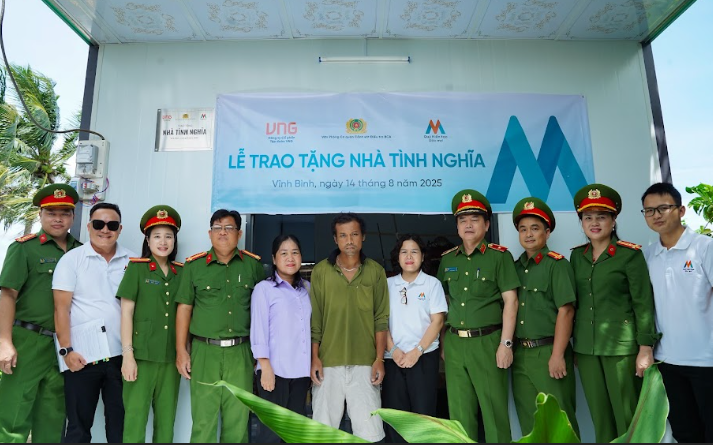 Quỹ Kiến tạo ước mơ phối hợp với VPCQCSĐT Bộ Công An trao tặng nhà ở xã hội tại An Giang