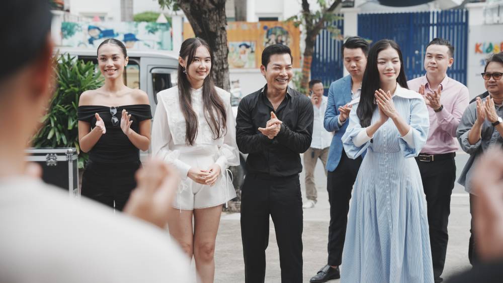 Trần Bảo Sơn khai máy phim “Trên con đường mới”, lần đầu thử sức vai trò đạo diễn